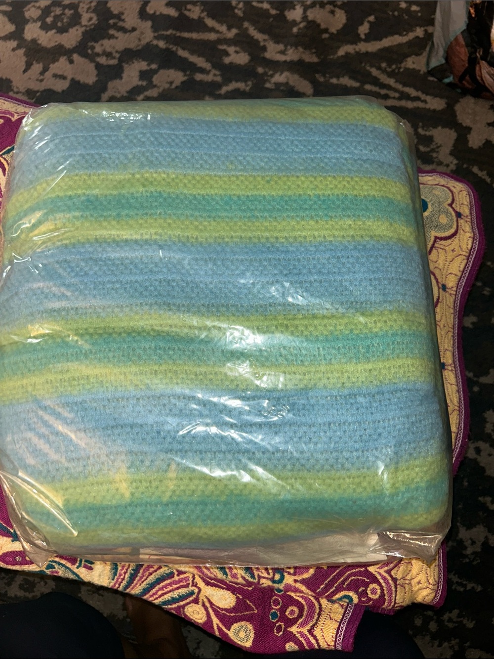 NWT Biltmore vintage thermal blanket in blue hues and yellow colors - Picture 4 of 7